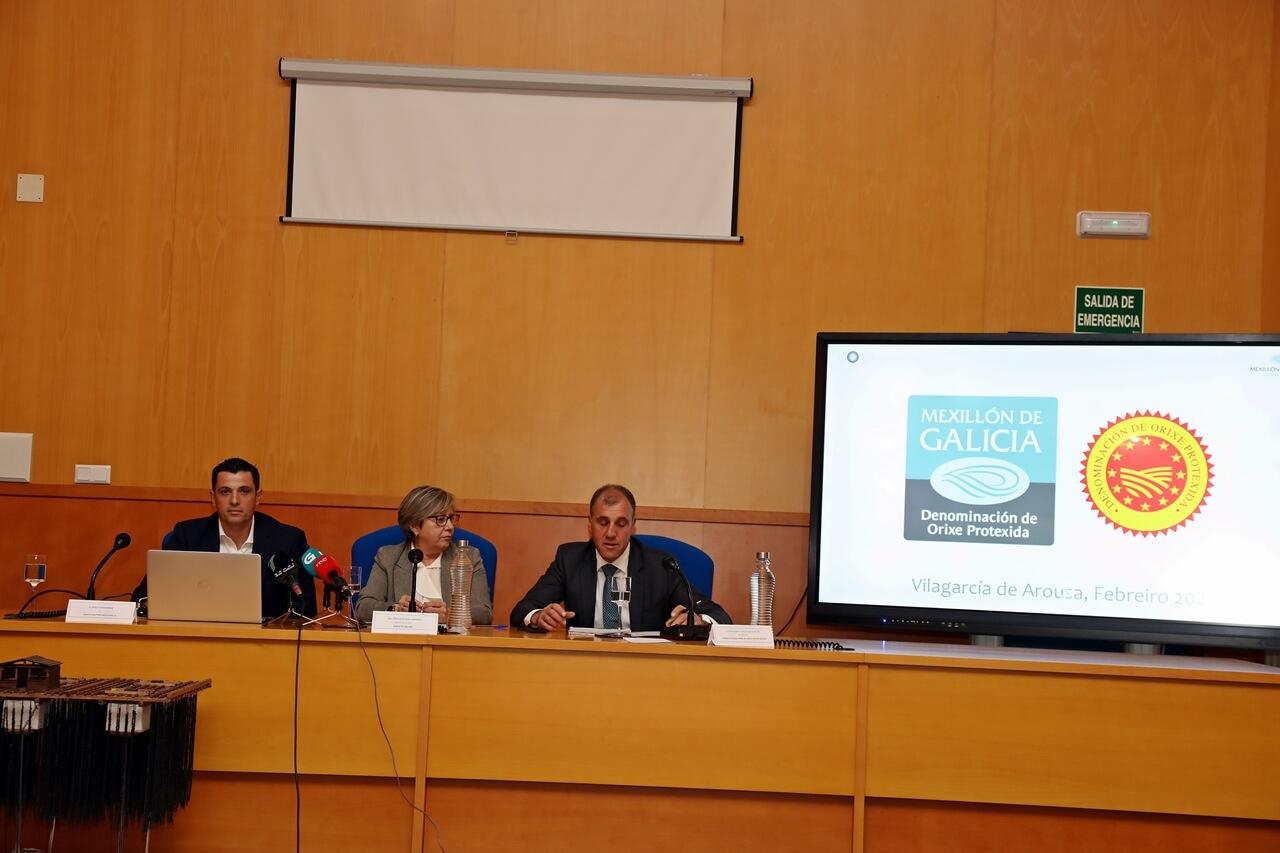 Los bateeiros podrán acceder a través del móvil a la información sobre el estado de sus zonas de producción gracias a una app desarrollada en colaboración con la Xunta