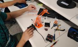 O programa Argallando entre xeracións promoverá a experimentación con tecnoloxías maker entre persoas de 12 a 18 anos, para a creación de obxectos que combinan  robótica, impresión 3D, programación e intelixencia artificial